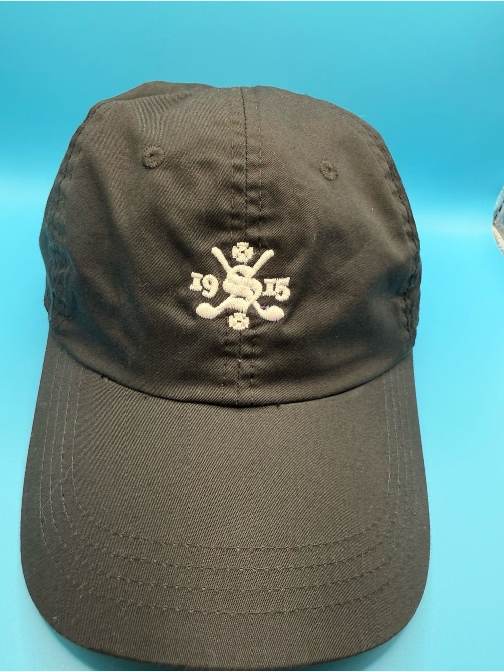 Vintage Ahead Classic Cut Men’s Black Golf Hat Cap Strapback 1915 Crossed Clubs